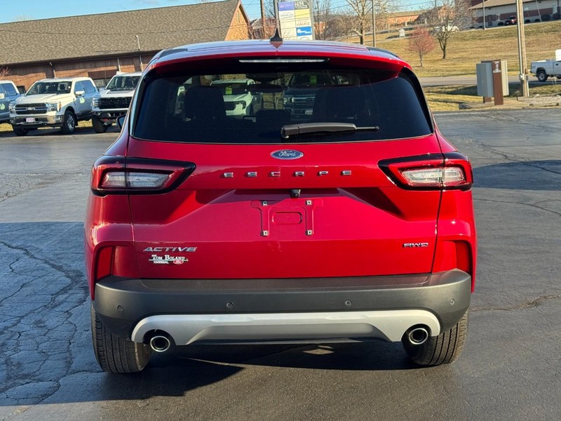 Ford Escape Vehicle Full-screen Gallery Image 04