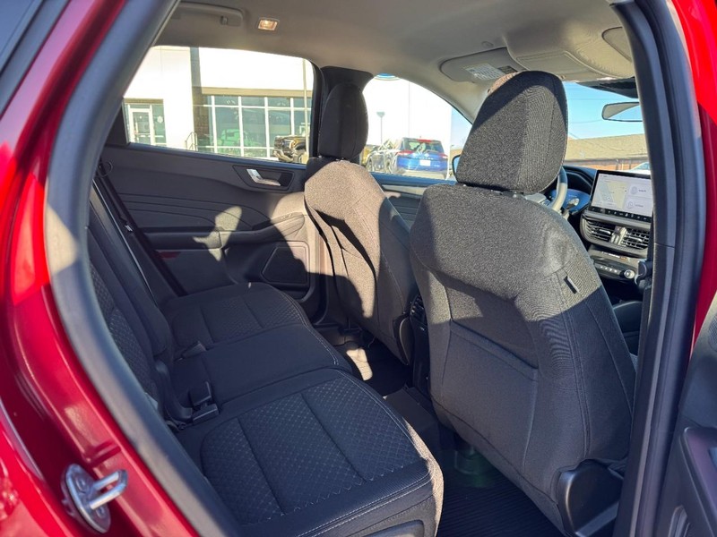 Ford Escape Vehicle Full-screen Gallery Image 11