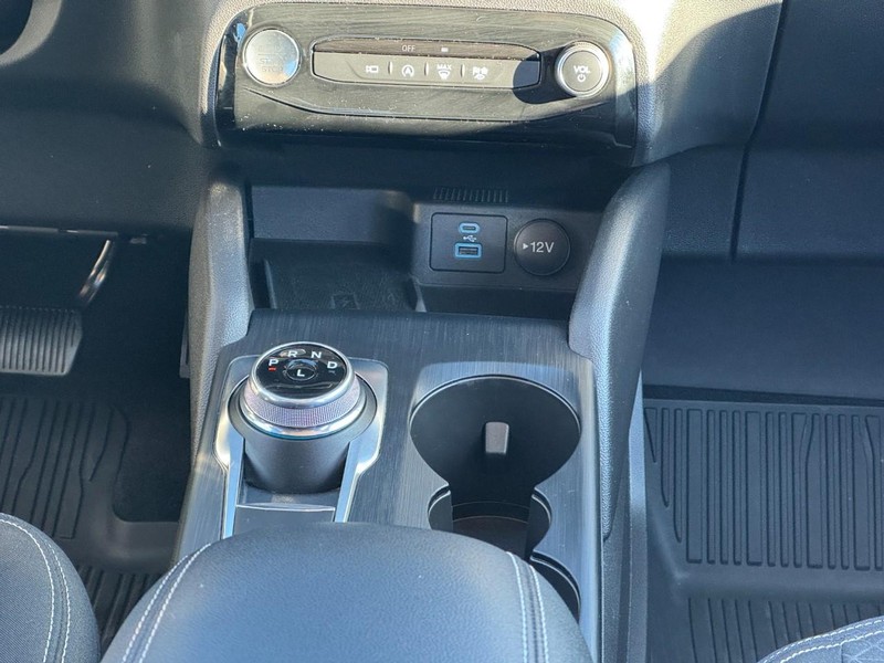 Ford Escape Vehicle Full-screen Gallery Image 15