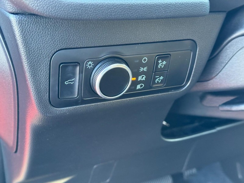 Ford Escape Vehicle Full-screen Gallery Image 17