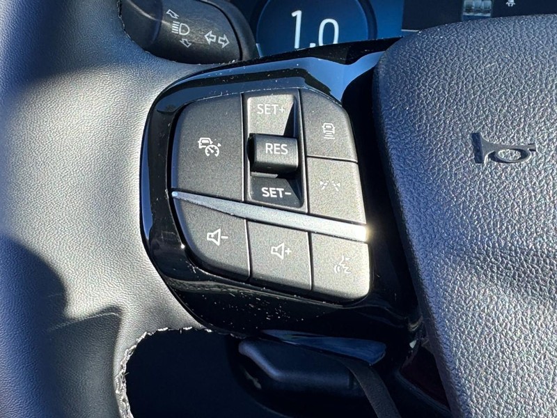 Ford Escape Vehicle Full-screen Gallery Image 18