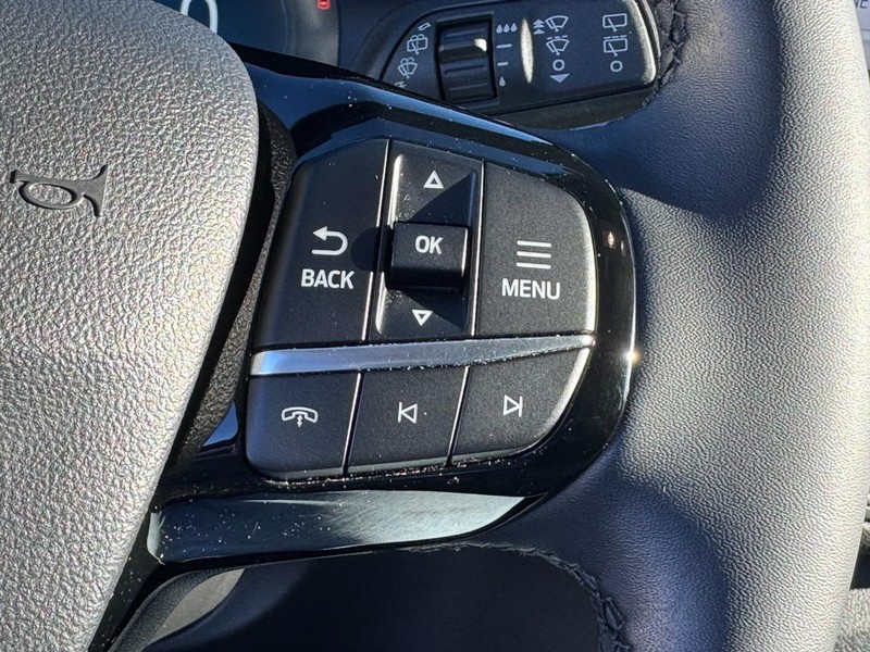 Ford Escape Vehicle Full-screen Gallery Image 19