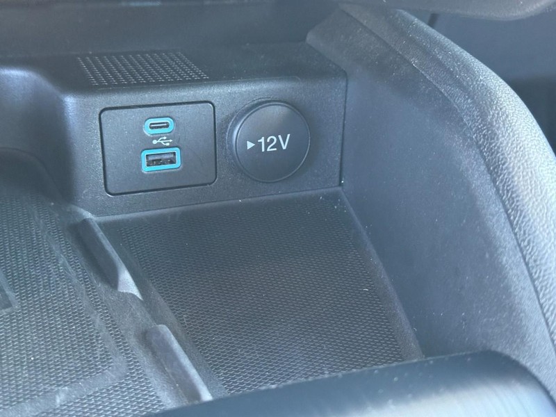 Ford Escape Vehicle Full-screen Gallery Image 23