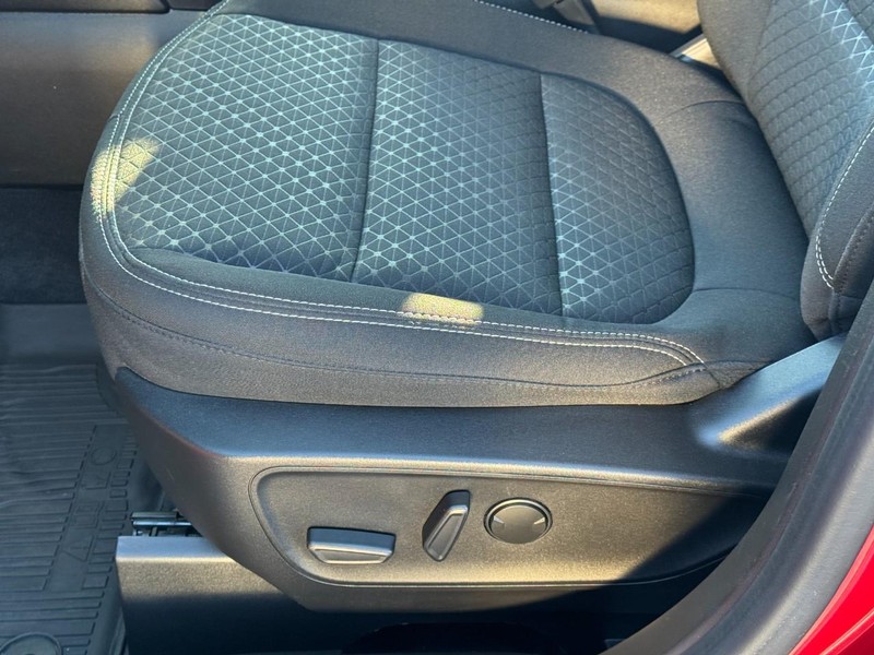 Ford Escape Vehicle Full-screen Gallery Image 25