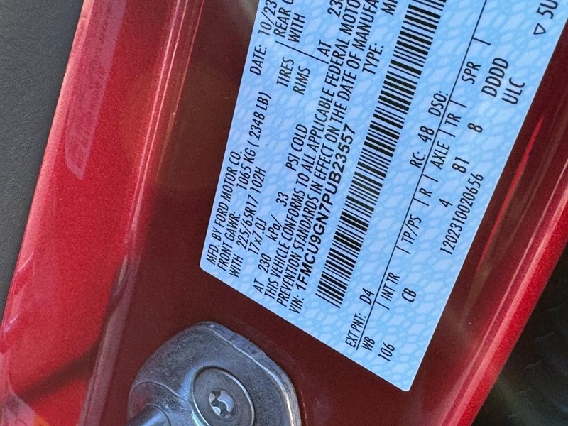 Ford Escape Vehicle Full-screen Gallery Image 26