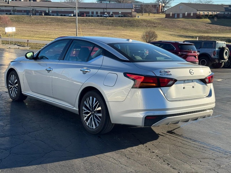 Nissan Altima Vehicle Image 06