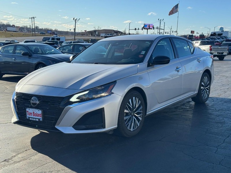 Nissan Altima Vehicle Image 08