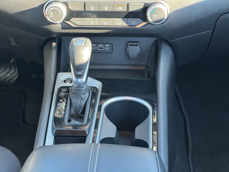 Nissan Altima Vehicle Image 14