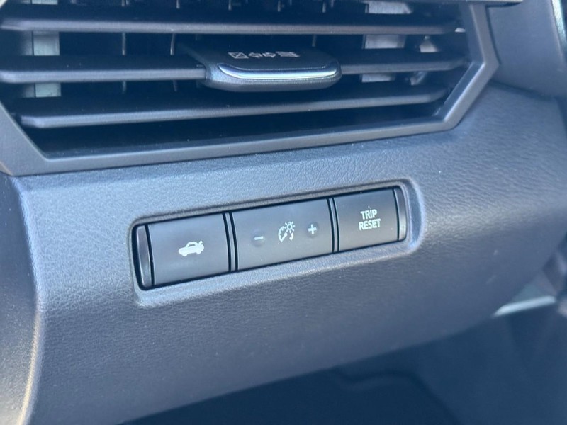 Nissan Altima Vehicle Image 16