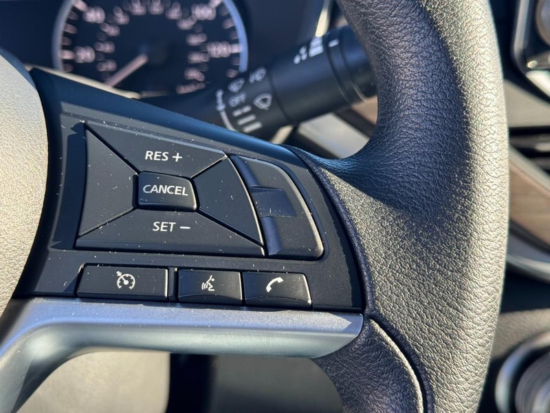 Nissan Altima Vehicle Image 18