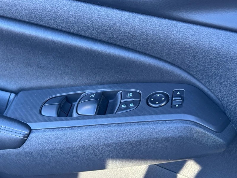 Nissan Altima Vehicle Image 22