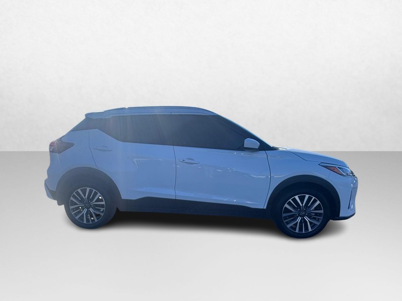 Nissan Kicks Vehicle Image 02