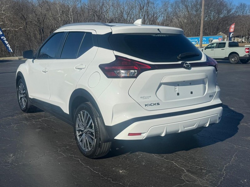 Nissan Kicks Vehicle Image 06