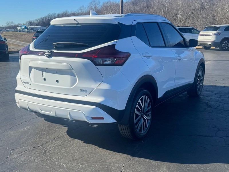 Nissan Kicks Vehicle Image 07