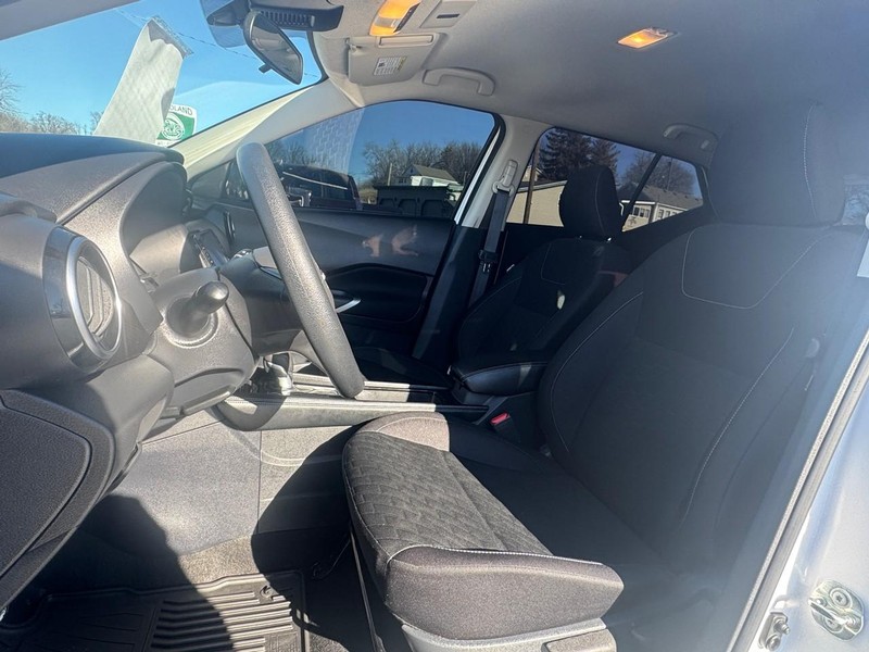 Nissan Kicks Vehicle Image 09