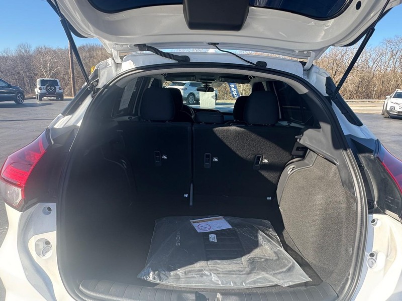 Nissan Kicks Vehicle Image 11