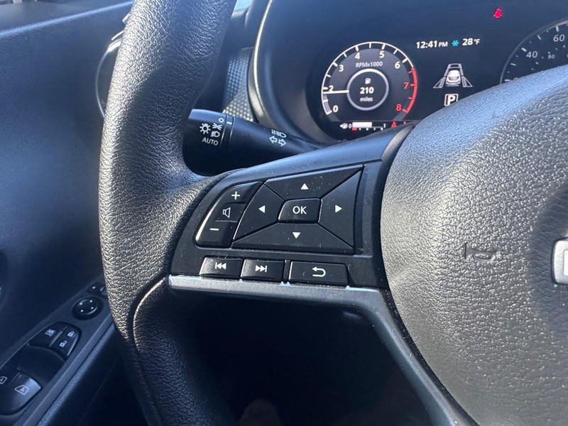 Nissan Kicks Vehicle Image 15