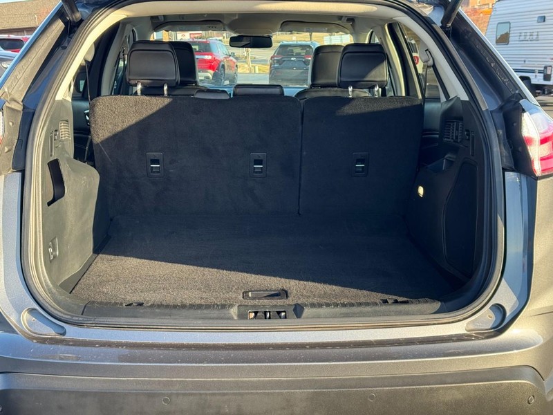 Ford Edge Vehicle Full-screen Gallery Image 04