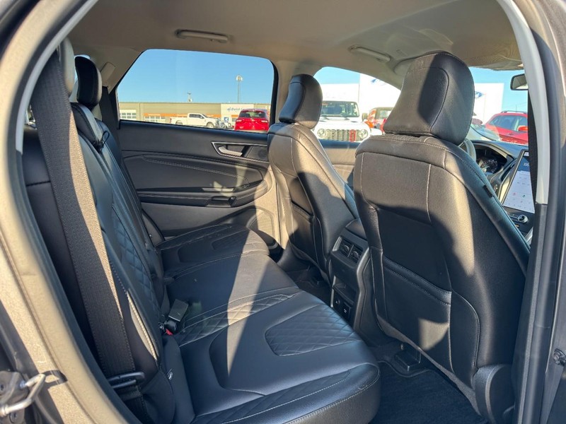 Ford Edge Vehicle Full-screen Gallery Image 10