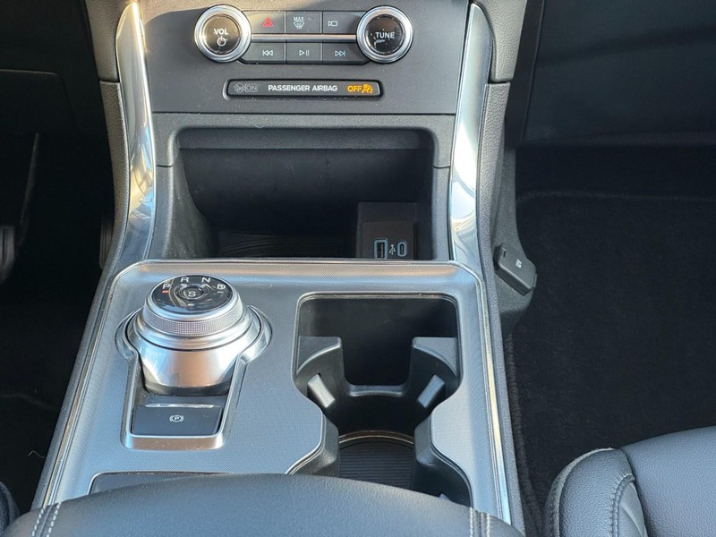 Ford Edge Vehicle Full-screen Gallery Image 14