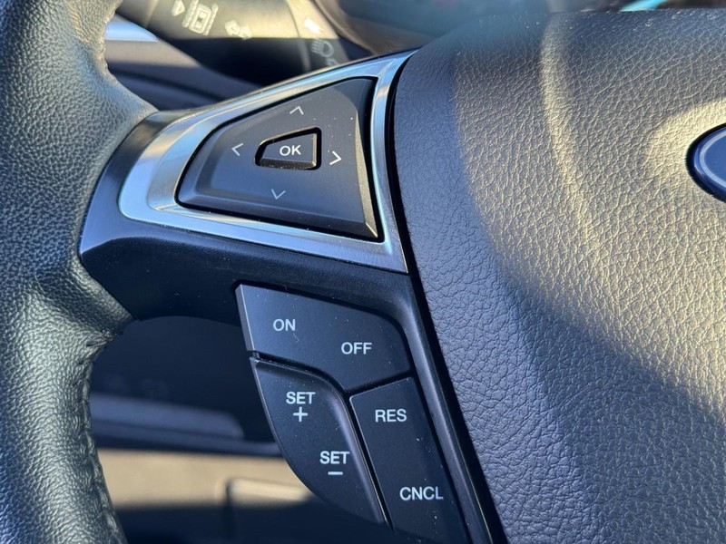 Ford Edge Vehicle Full-screen Gallery Image 18