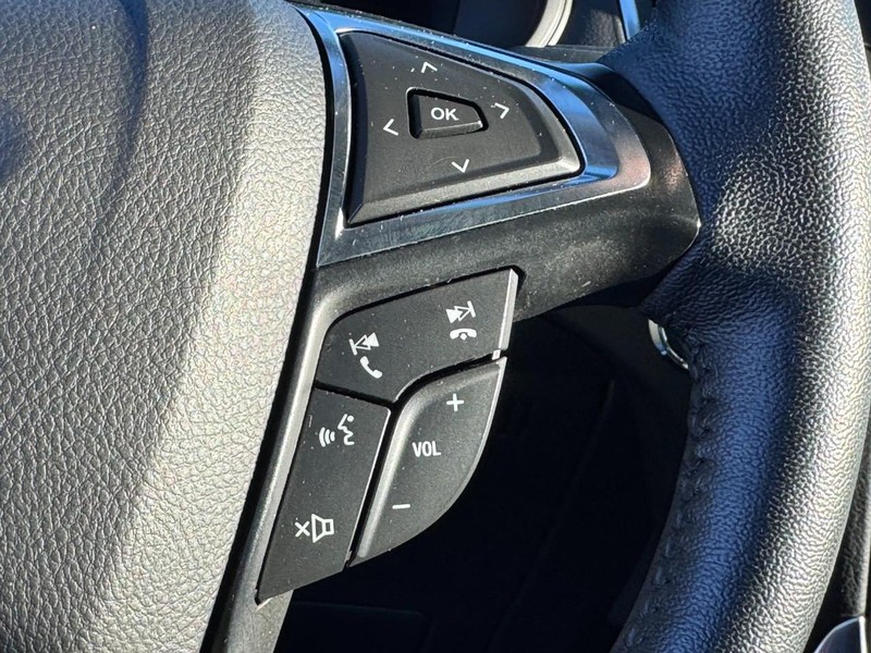 Ford Edge Vehicle Full-screen Gallery Image 19