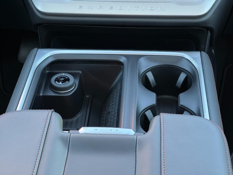 Ford Expedition Max Vehicle Image 10