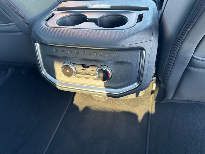 Ford Expedition Max Vehicle Image 11