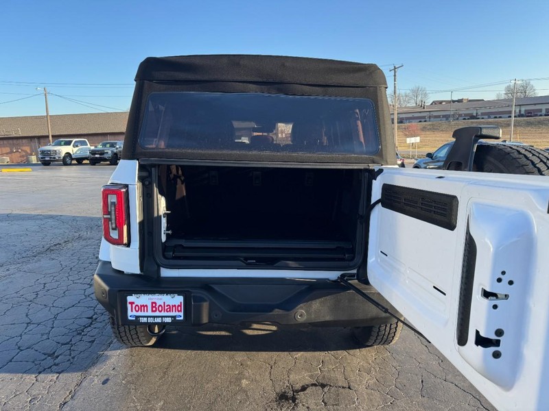 Ford Bronco Vehicle Full-screen Gallery Image 04