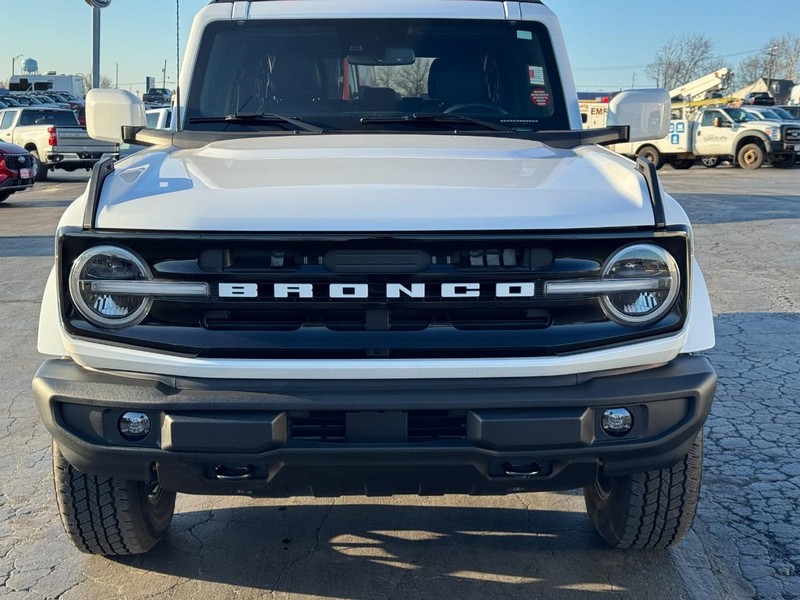 Ford Bronco Vehicle Full-screen Gallery Image 08