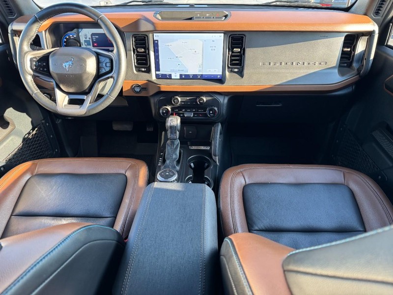 Ford Bronco Vehicle Full-screen Gallery Image 10