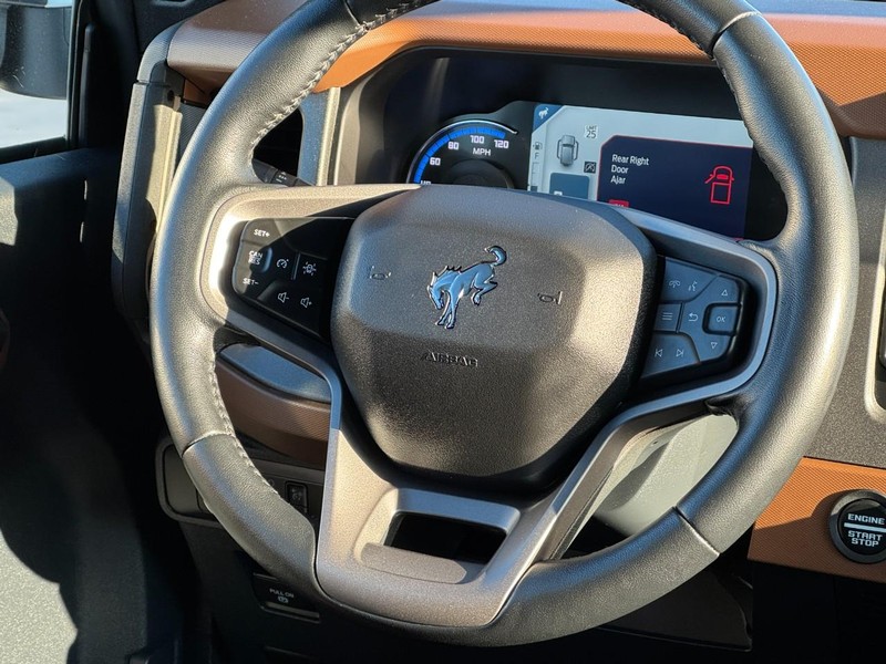 Ford Bronco Vehicle Full-screen Gallery Image 11