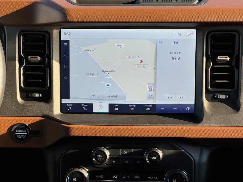 Ford Bronco Vehicle Full-screen Gallery Image 12