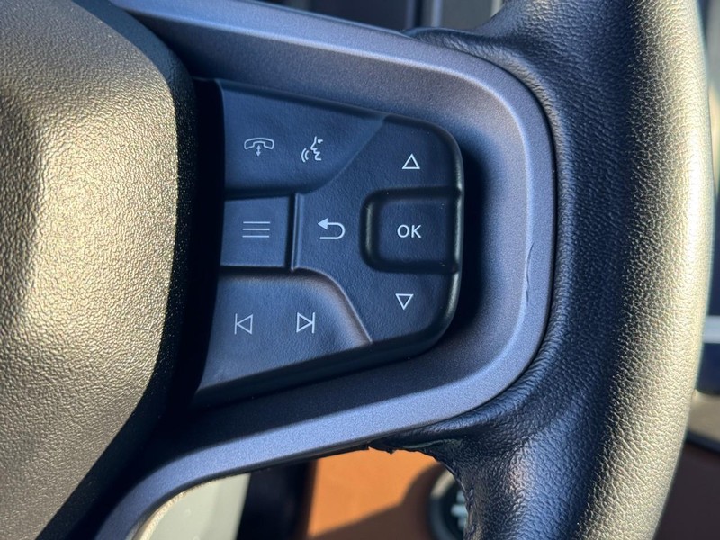 Ford Bronco Vehicle Full-screen Gallery Image 18