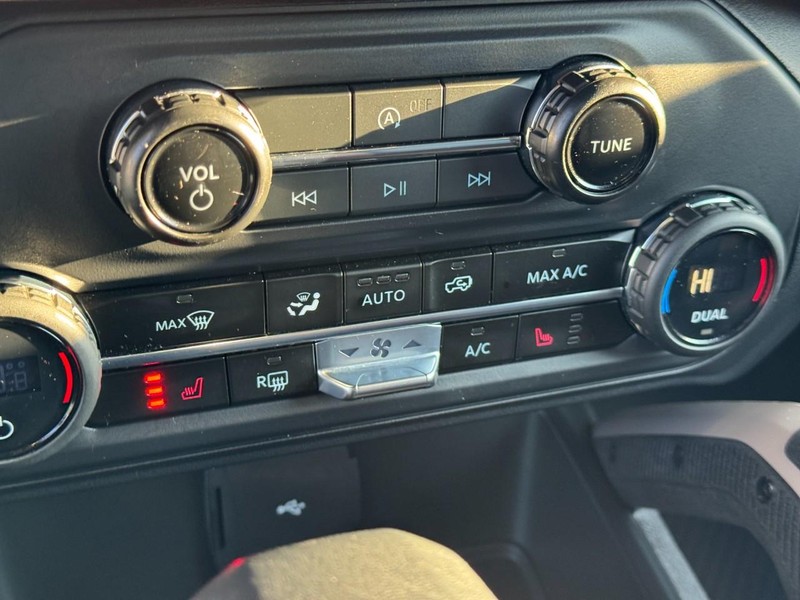 Ford Bronco Vehicle Full-screen Gallery Image 21