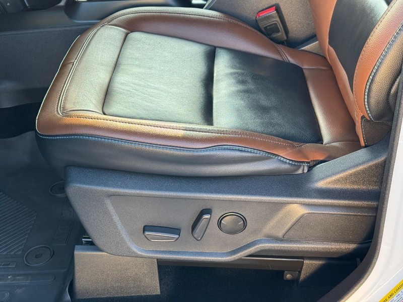 Ford Bronco Vehicle Full-screen Gallery Image 26