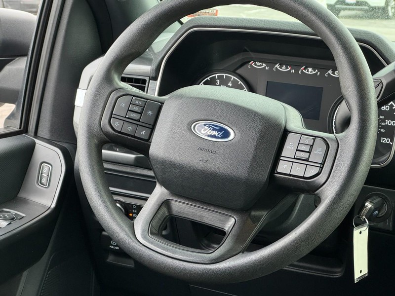 Ford F-150 Vehicle Full-screen Gallery Image 11