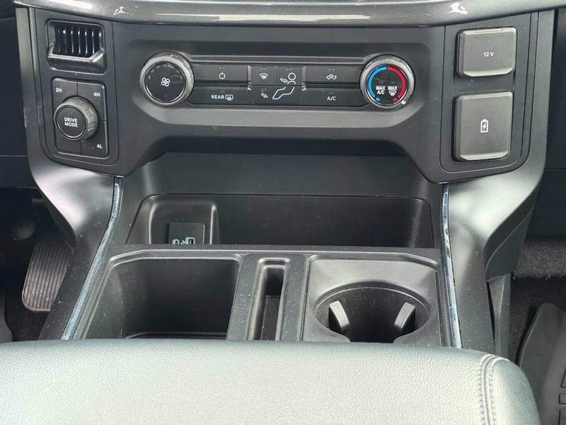 Ford F-150 Vehicle Full-screen Gallery Image 13