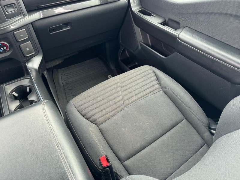 Ford F-150 Vehicle Full-screen Gallery Image 14