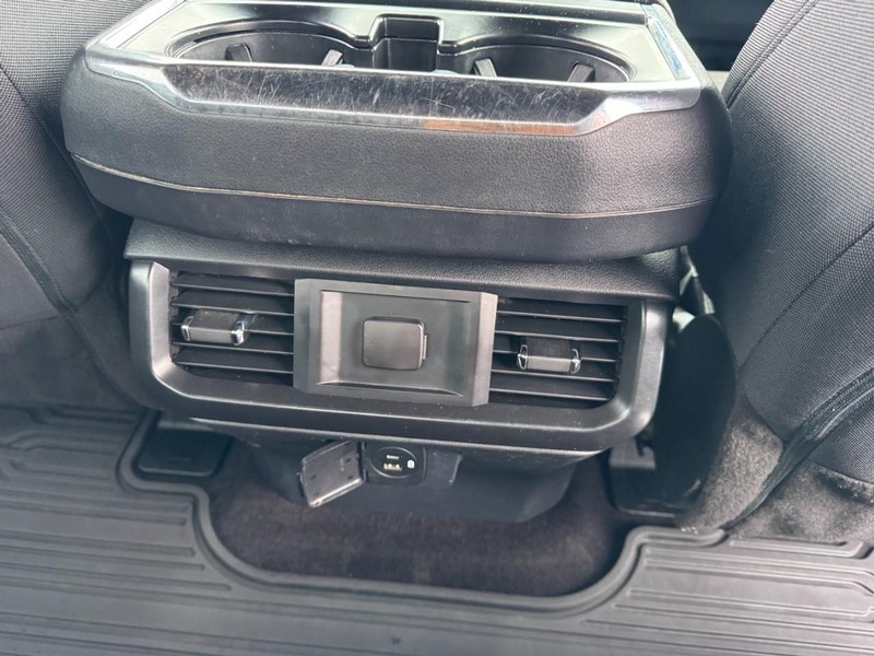 Ford F-150 Vehicle Full-screen Gallery Image 15