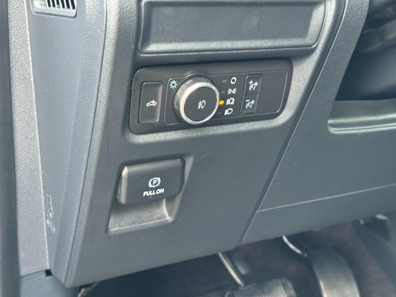 Ford F-150 Vehicle Full-screen Gallery Image 16