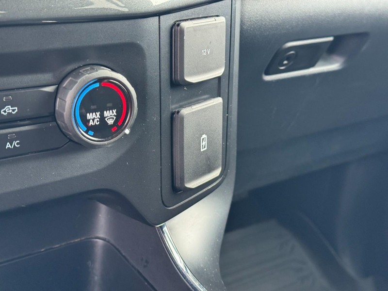 Ford F-150 Vehicle Full-screen Gallery Image 23