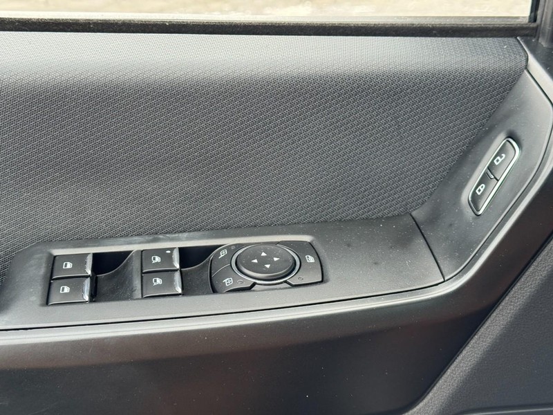 Ford F-150 Vehicle Full-screen Gallery Image 24