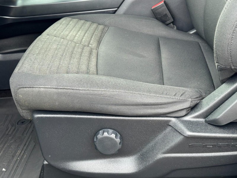 Ford F-150 Vehicle Full-screen Gallery Image 25