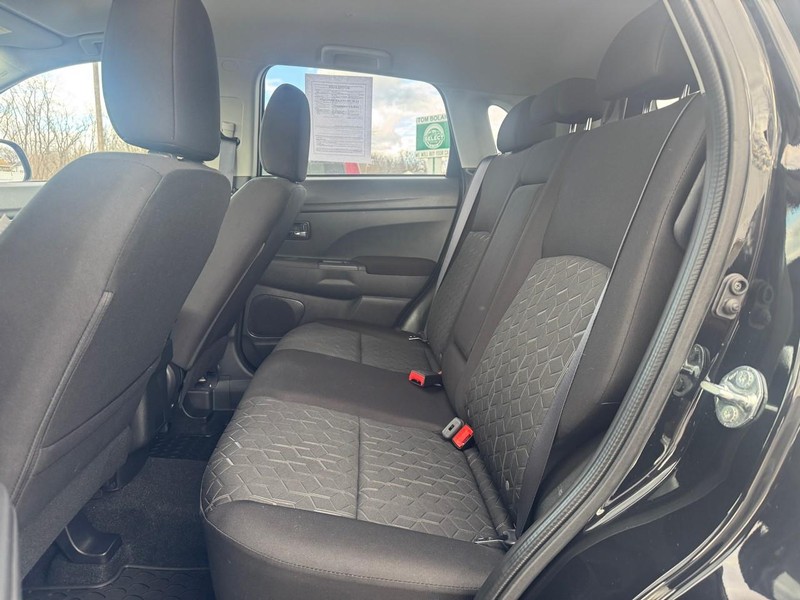 Mitsubishi Outlander Sport Vehicle Image 11