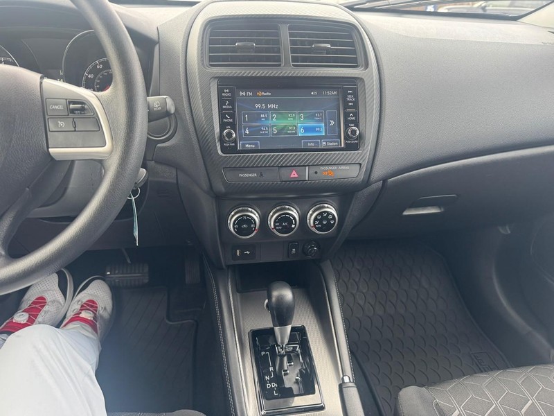 Mitsubishi Outlander Sport Vehicle Image 14