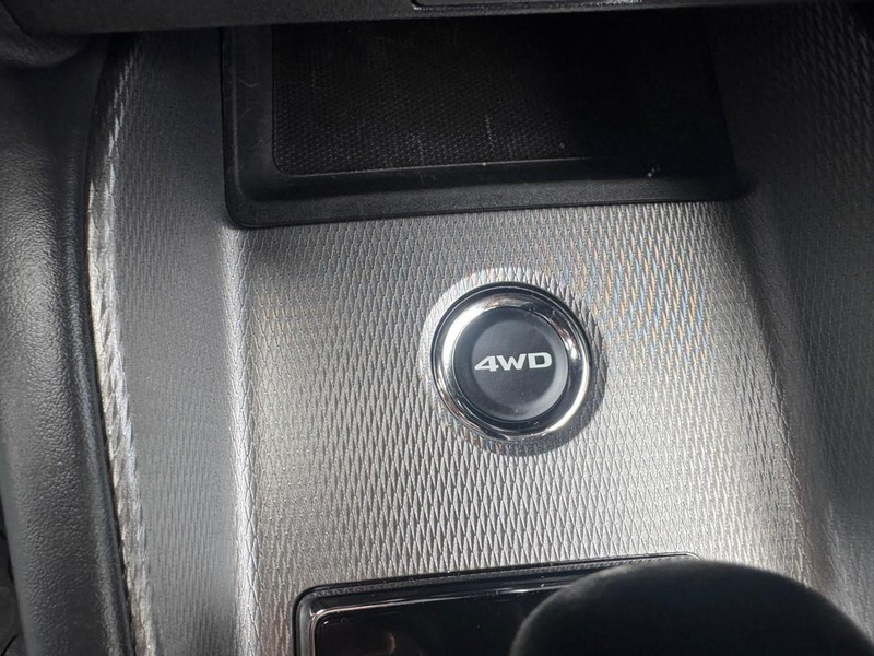 Mitsubishi Outlander Sport Vehicle Image 16