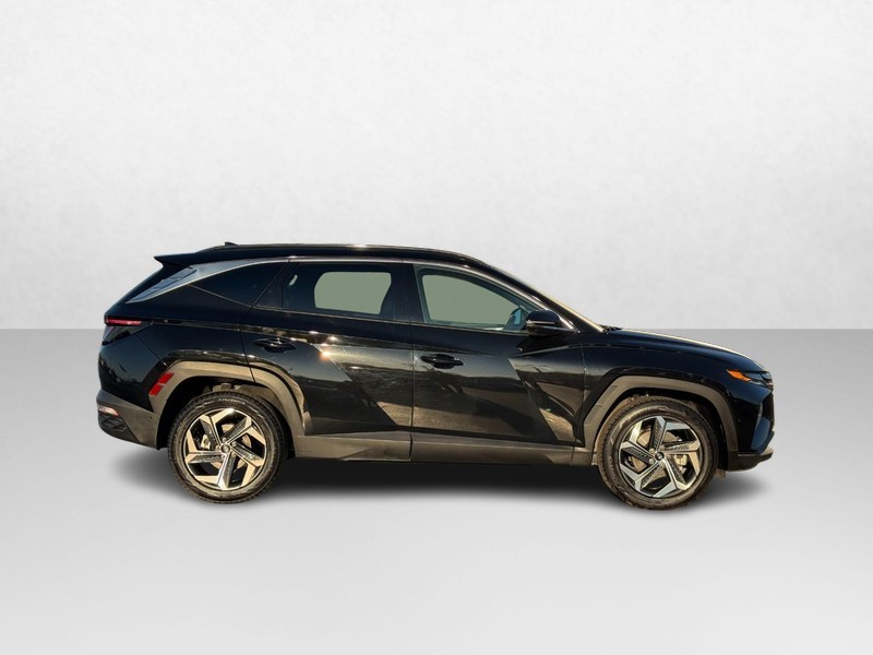 Hyundai Tucson Vehicle Image 02