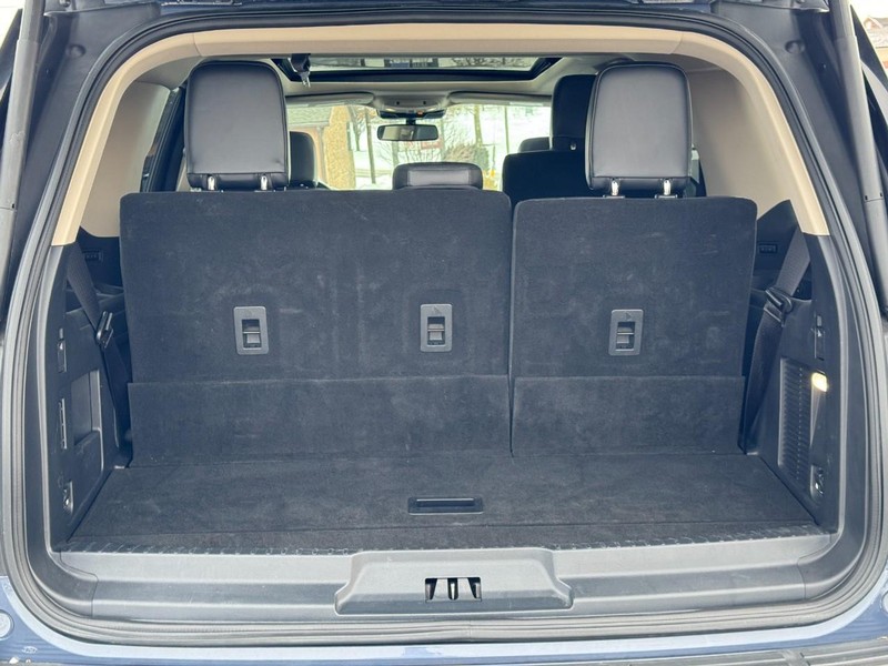 Ford Expedition Vehicle Full-screen Gallery Image 04