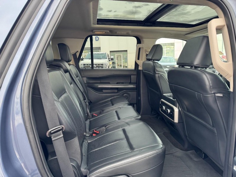 Ford Expedition Vehicle Full-screen Gallery Image 11